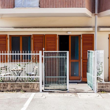 Open The Classic Wooden Shutters At A Cozy City Nest フィレンツェ エクステリア 写真