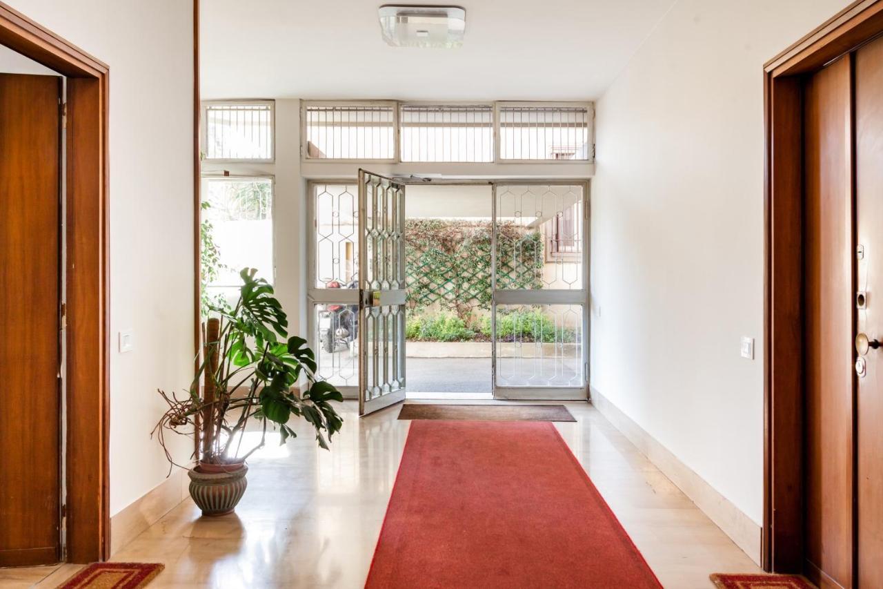 Open The Classic Wooden Shutters At A Cozy City Nest フィレンツェ エクステリア 写真