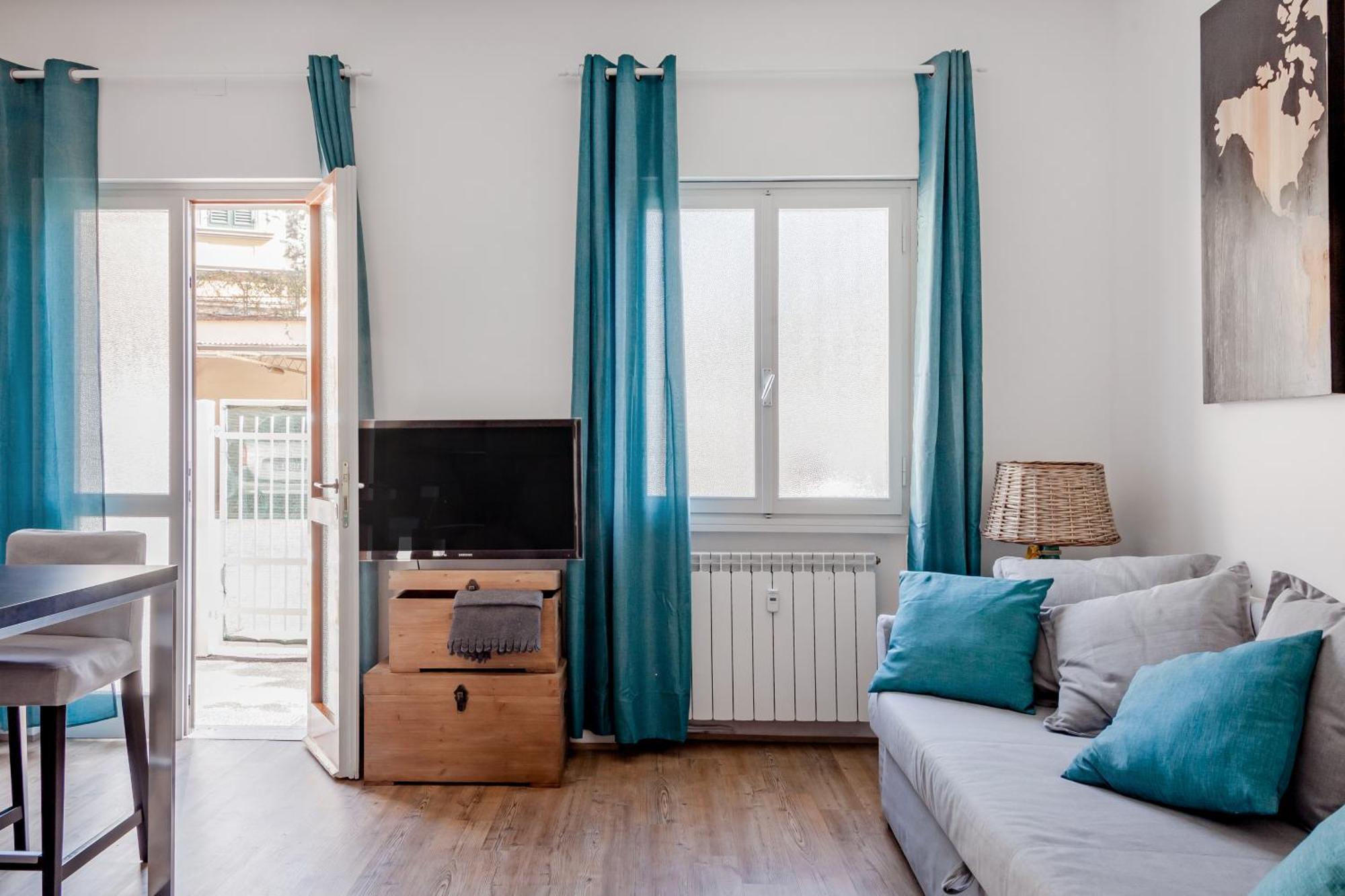 Open The Classic Wooden Shutters At A Cozy City Nest フィレンツェ エクステリア 写真